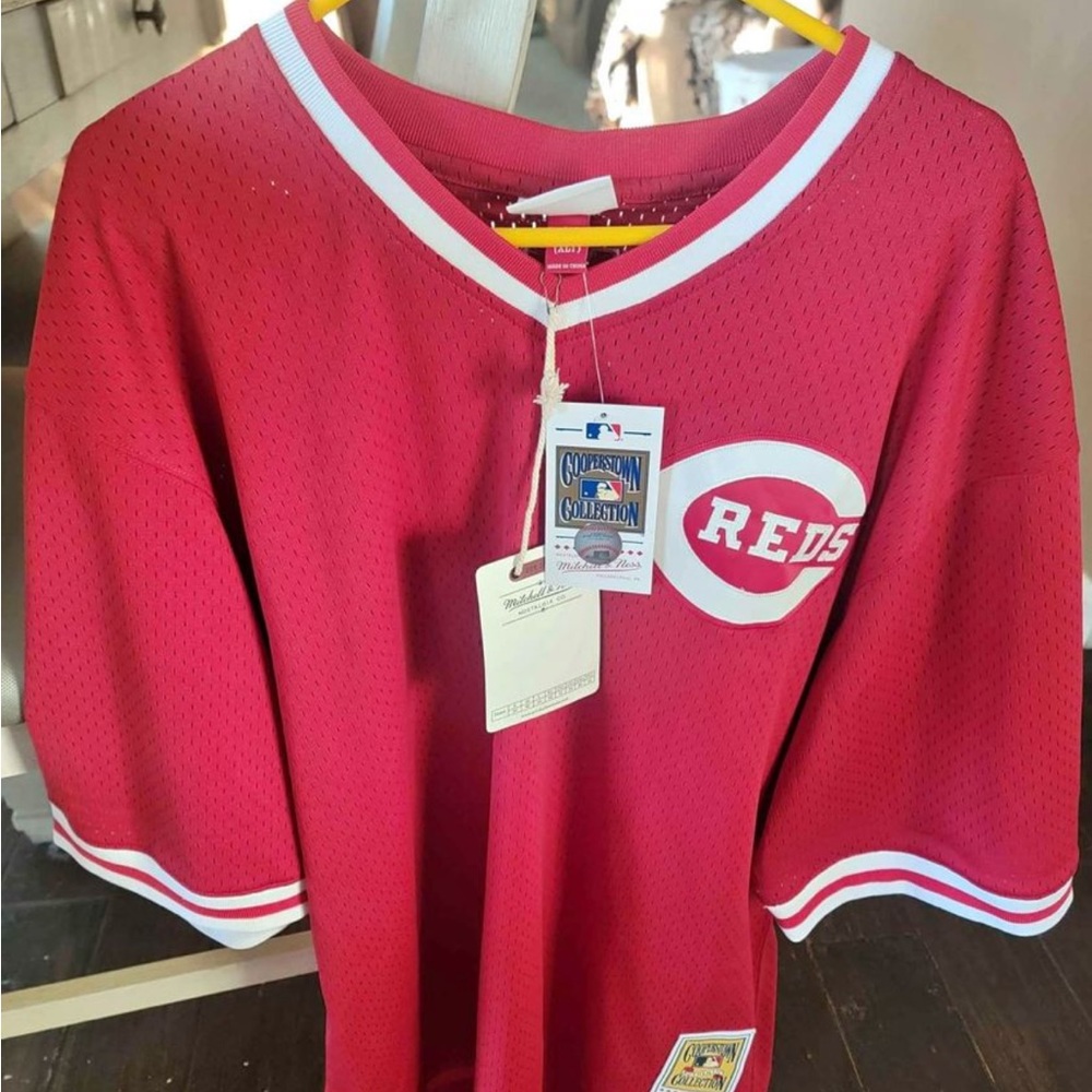 MITCHELL AND NESS 1983
AUTHENTIC BATTING PRACTICE
COOPERSTOWN JERSEY; Bench